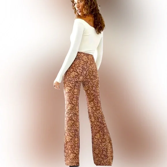 🌺Free People CRVY Wild Honey Printed
Flare Jeans🌸🌺 - Picture 3 of 12